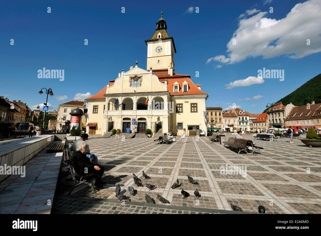 Rumänien, Siebenbürgen, Brasov, Piata Sfatului (Rates Platz), Casa Sfatului (Rathaus) Stockfoto