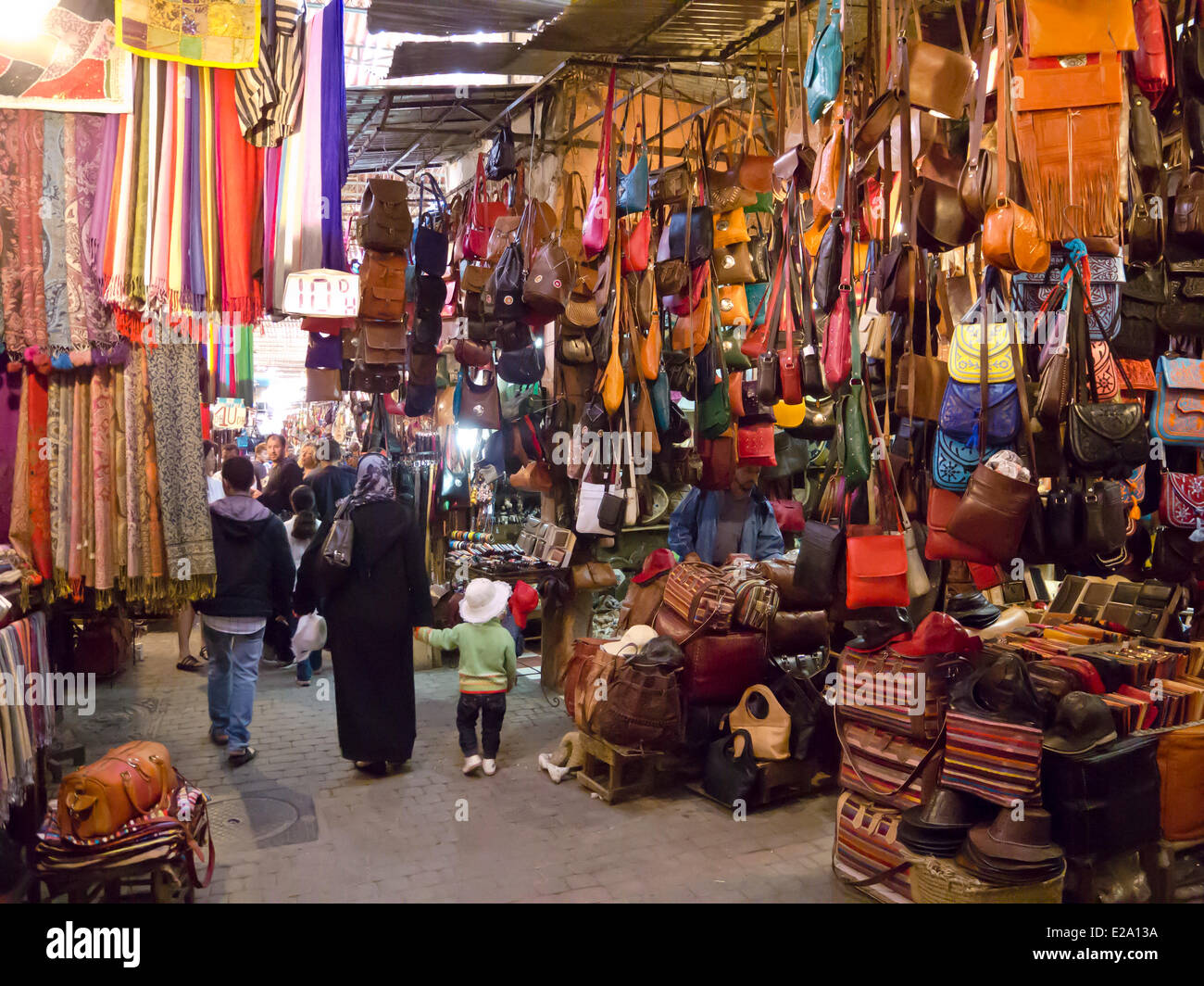 Oberen Atlas, Marrakesch, Marokko, Kaiserstadt, die Medina aufgeführten Weltkulturerbe der UNESCO, die Souks Stockfoto