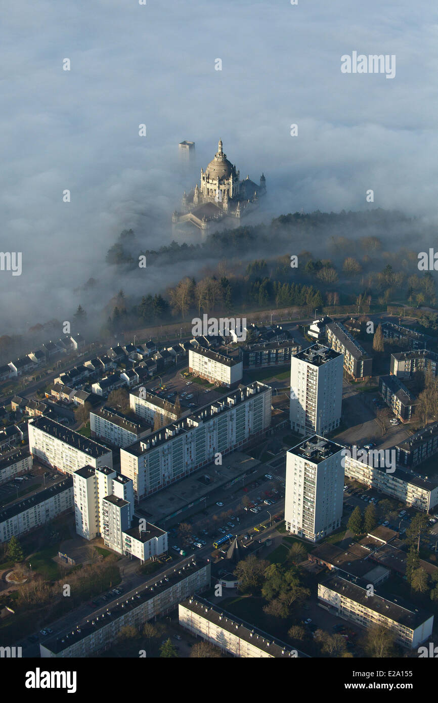 Frankreich, Calvados, Lisieux, Basilika von St. Therese de Lisieux, eine der größten Kirchen erbaut im 20. Jahrhundert (Antenne Stockfoto