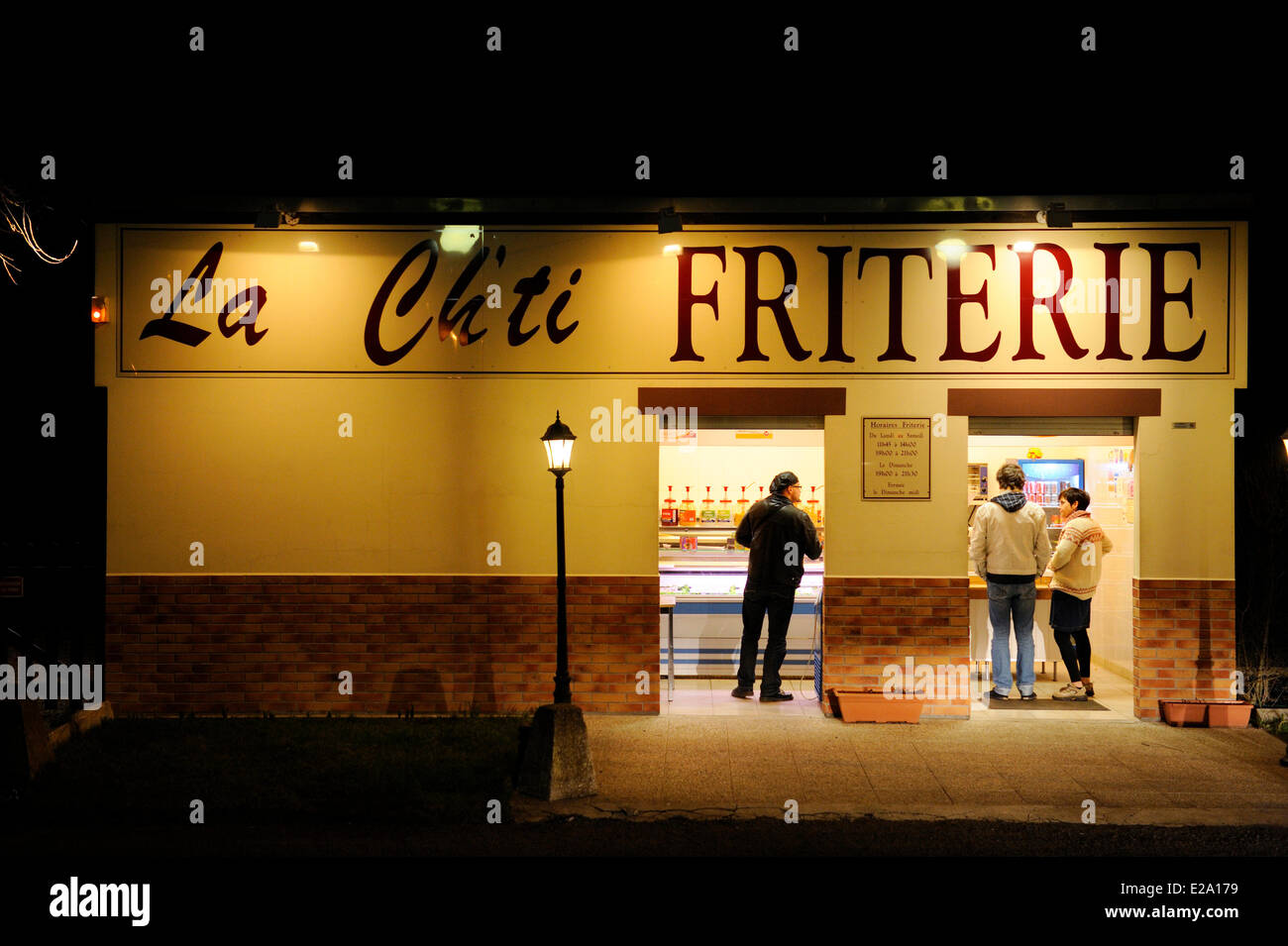 Frankreich, Nord, Villeneuve d ' Ascq, kaufen Sie die Pommes frites Ch'ti Friterie Stockfoto