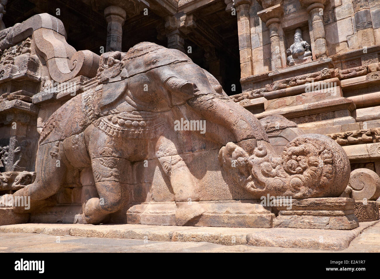 Indien, Bundesstaat Tamil Nadu, Darasuram Tempel, Weltkulturerbe der UNESCO, Elefant Skulptur entlang der Treppe führt zu Stockfoto