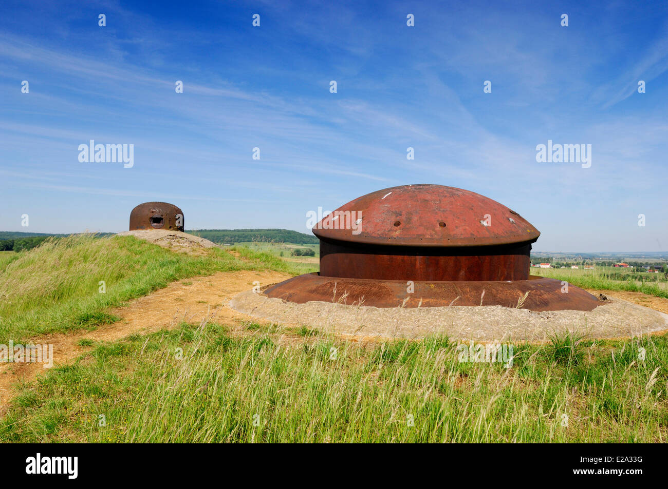 Frankreich, Ardennen, Fort der Maginot-Linie von Villy La Ferte, gepanzerte Geschütztürme der französischen Verteidigung Stockfoto