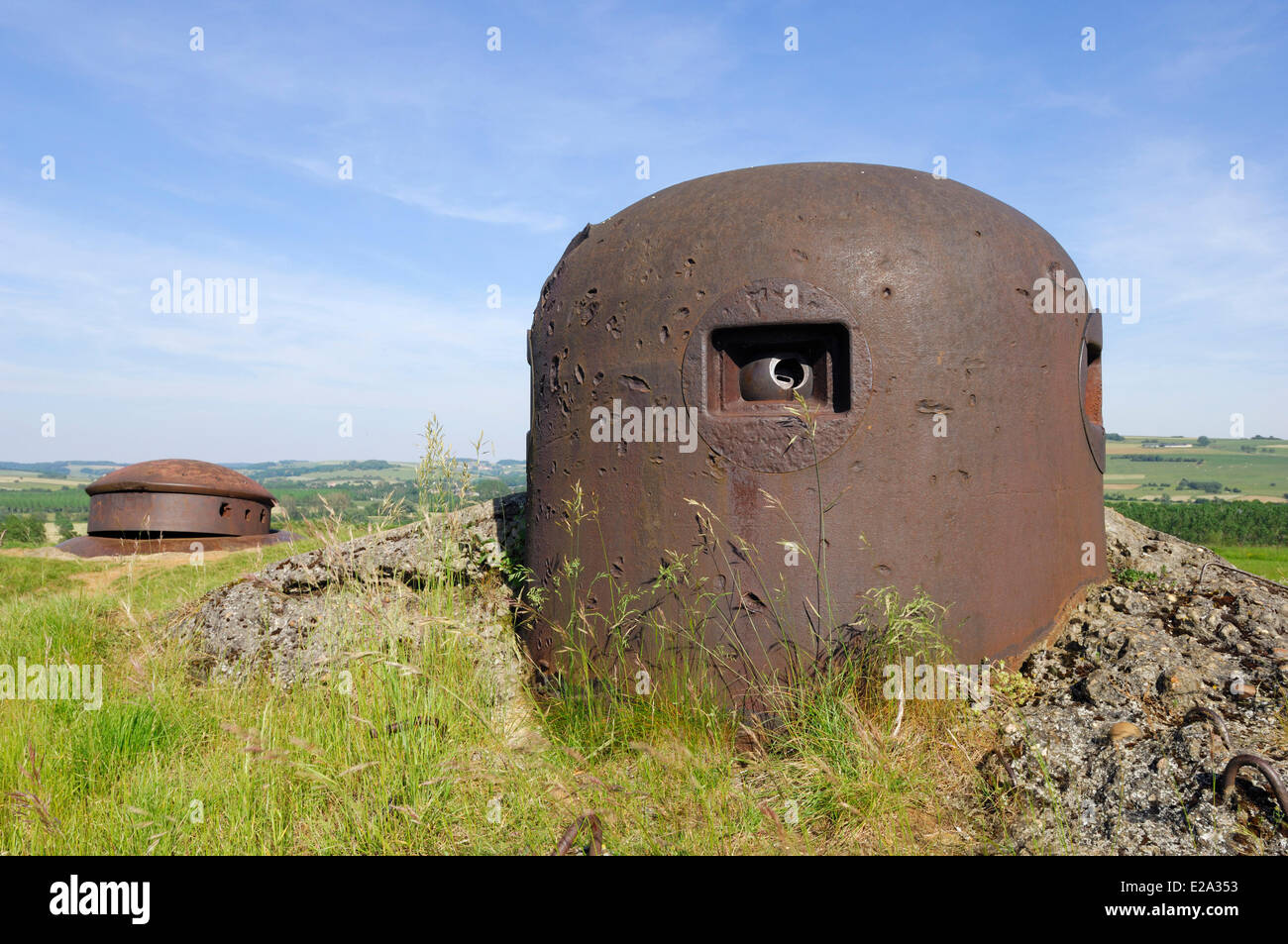 Frankreich, Ardennen, Fort der Maginot-Linie von Villy La Ferte, gepanzerte Geschütztürme der französischen Verteidigung Stockfoto