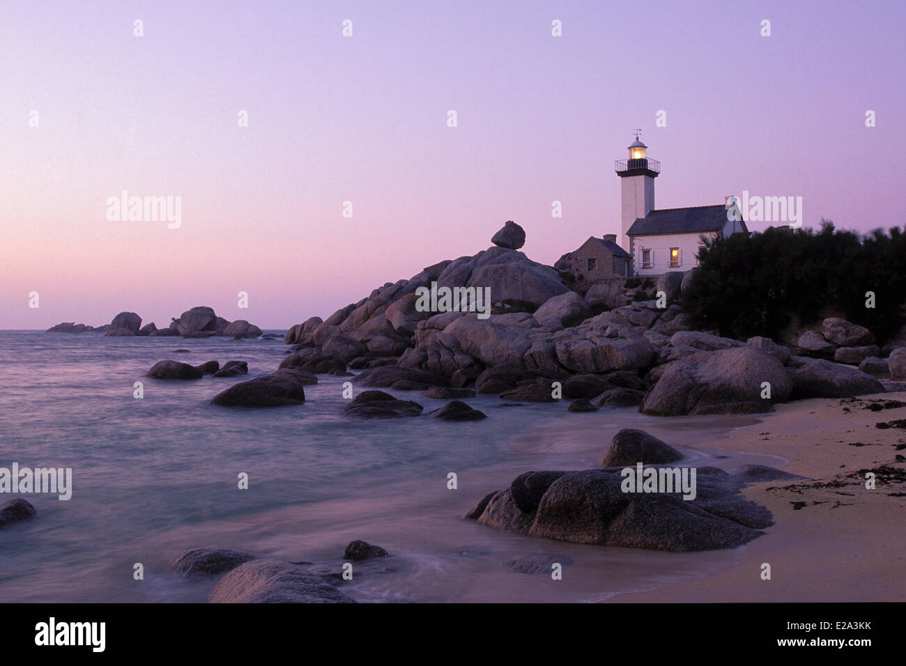 Frankreich, Finistere, Brignogan Plages, Pointe de Beg Pol Pontusval Leuchtturm Stockfoto