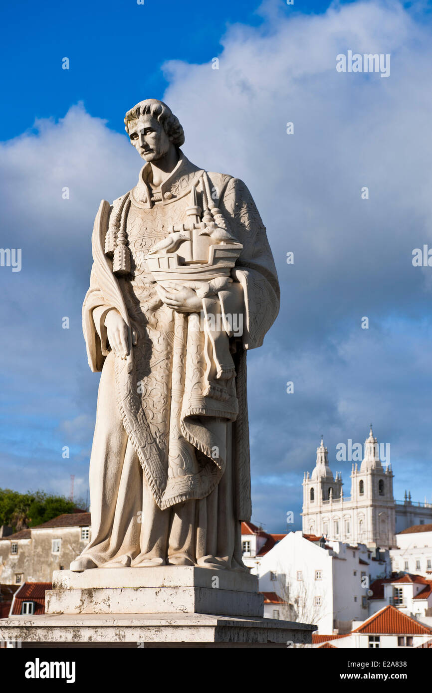 Portugal, Lissabon, Stadtteil Alfama, Sao Vicente-Statue auf der Terrasse des Largo Das Portas do Sol Stockfoto