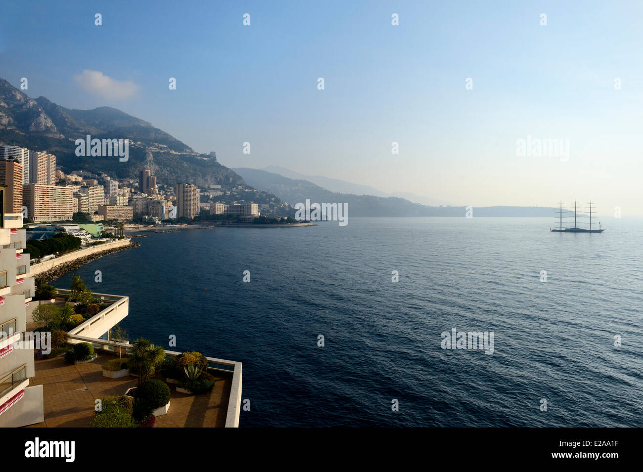 Fürstentum von Monaco, Monaco, Monte-Carlo, Fairmont Hotel mit Blick auf die Bucht von Monaco Stockfoto