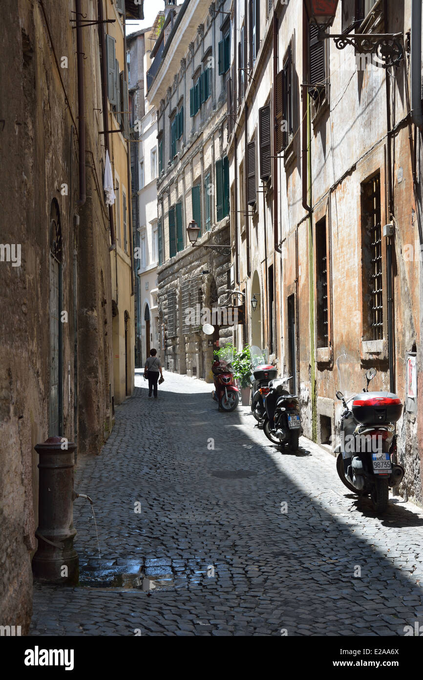 Eine Seitenstraße in Rom, Italien Stockfoto