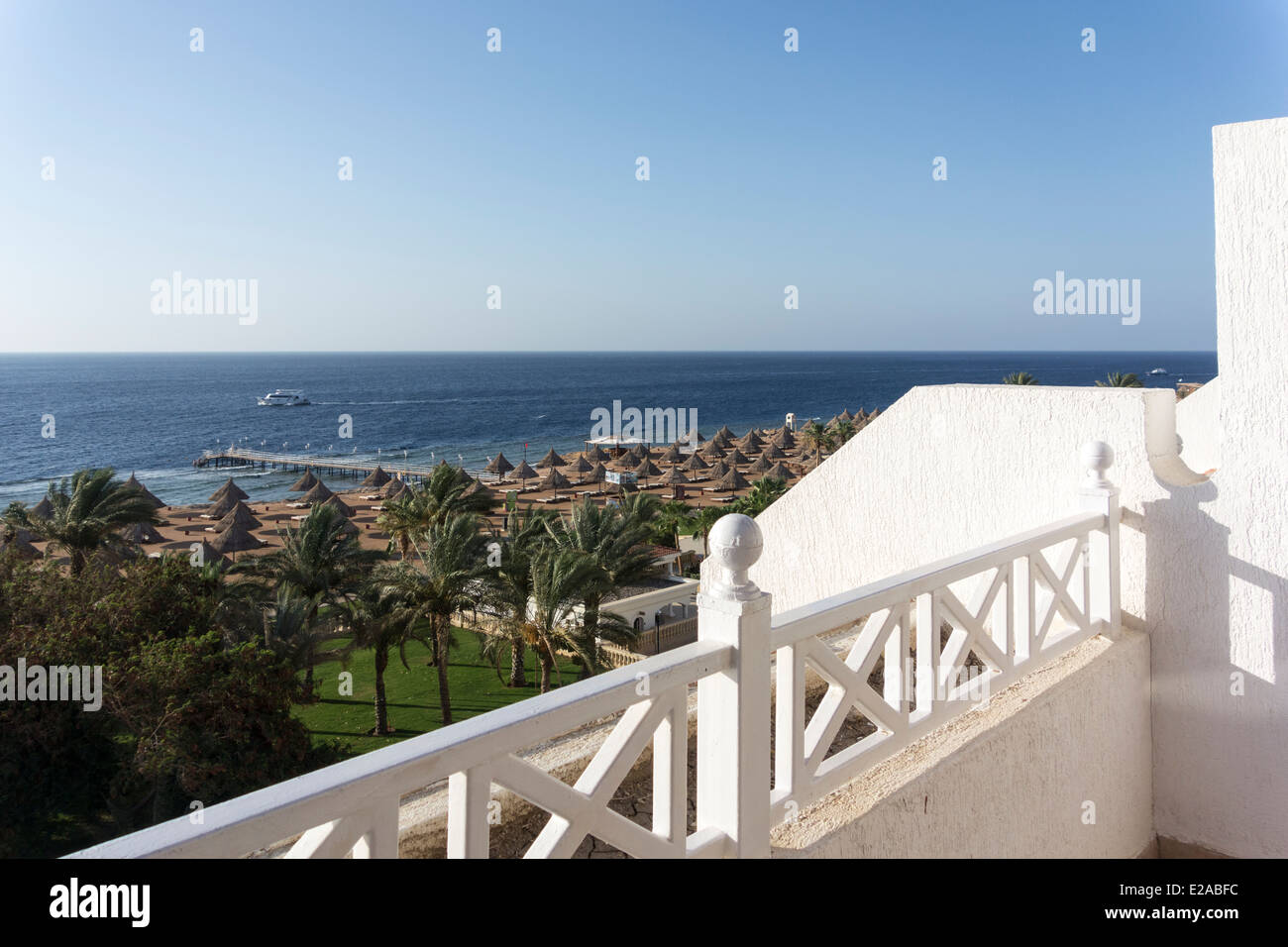 Balkon mit Blick auf Meer, Sheraton Hotel, Sharm el-Sheikh, Sinai, Ägypten Stockfoto