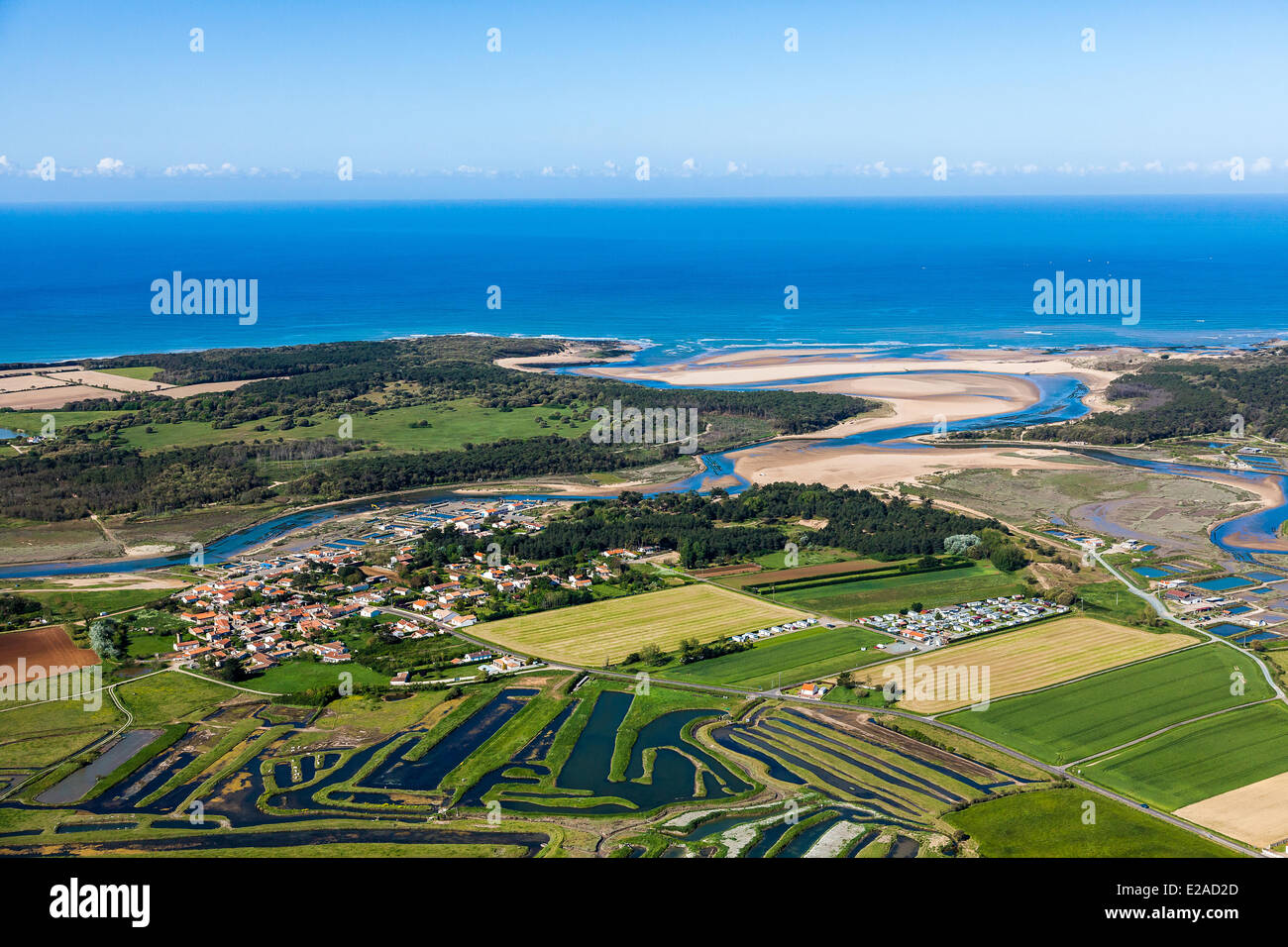 Frankreich, Vendee, Talmont Saint Hilaire, dem Hafen und der Payre-Mündung (Luftbild) Stockfoto
