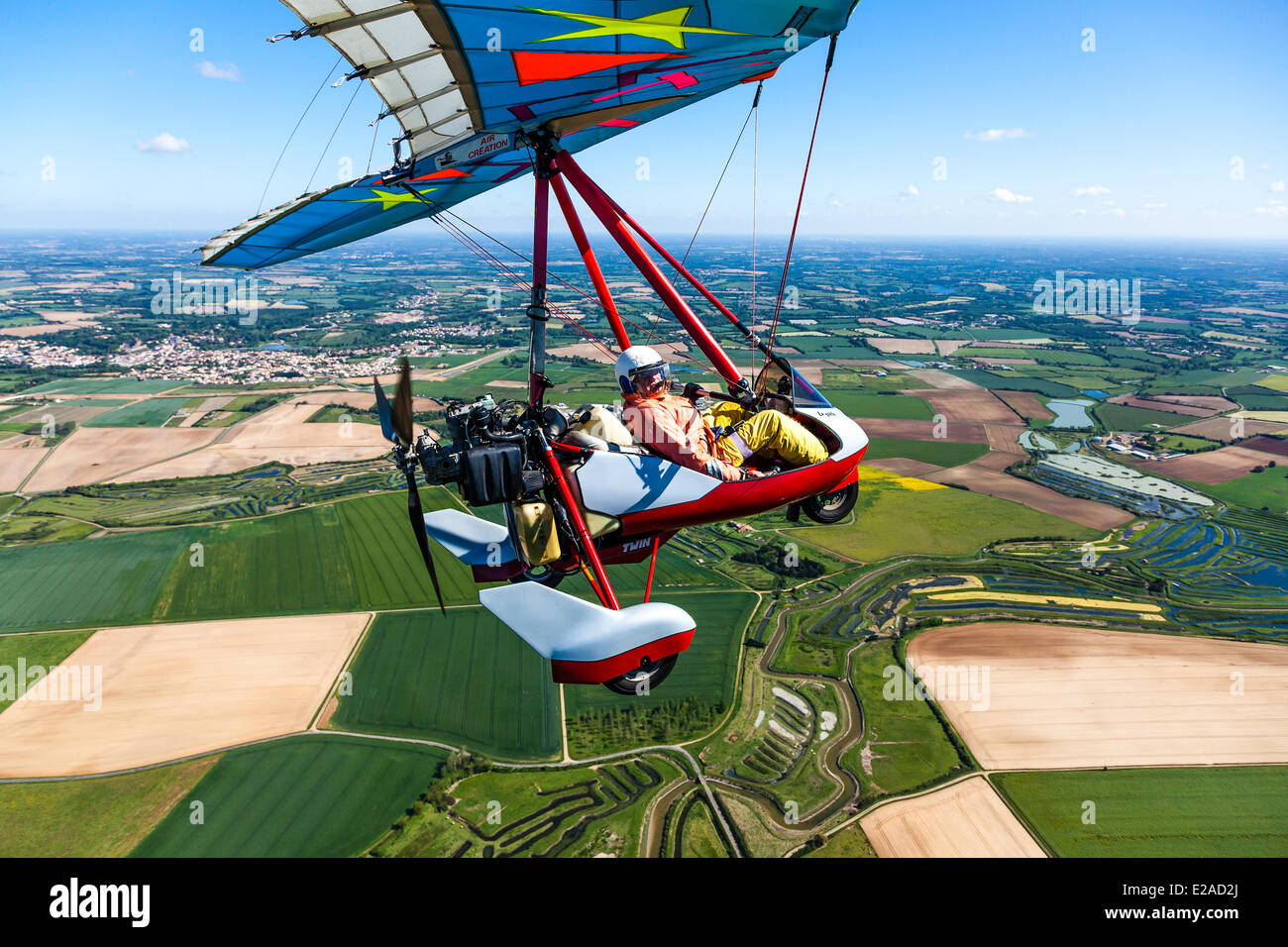 Frankreich, Vendee, Talmont Saint Hilaire, Gewichtsverlagerung Ultraleicht Fliegen (Luftbild) Stockfoto