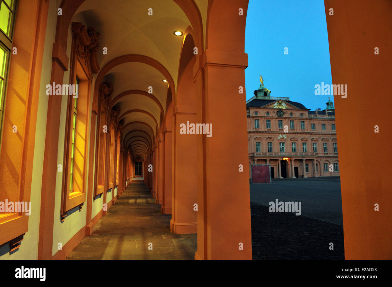 Deutschland, Baden-Württemberg, Schwarzwald, Rastatt, Rastatt-Schloss vom Innenhof aus gesehen Stockfoto