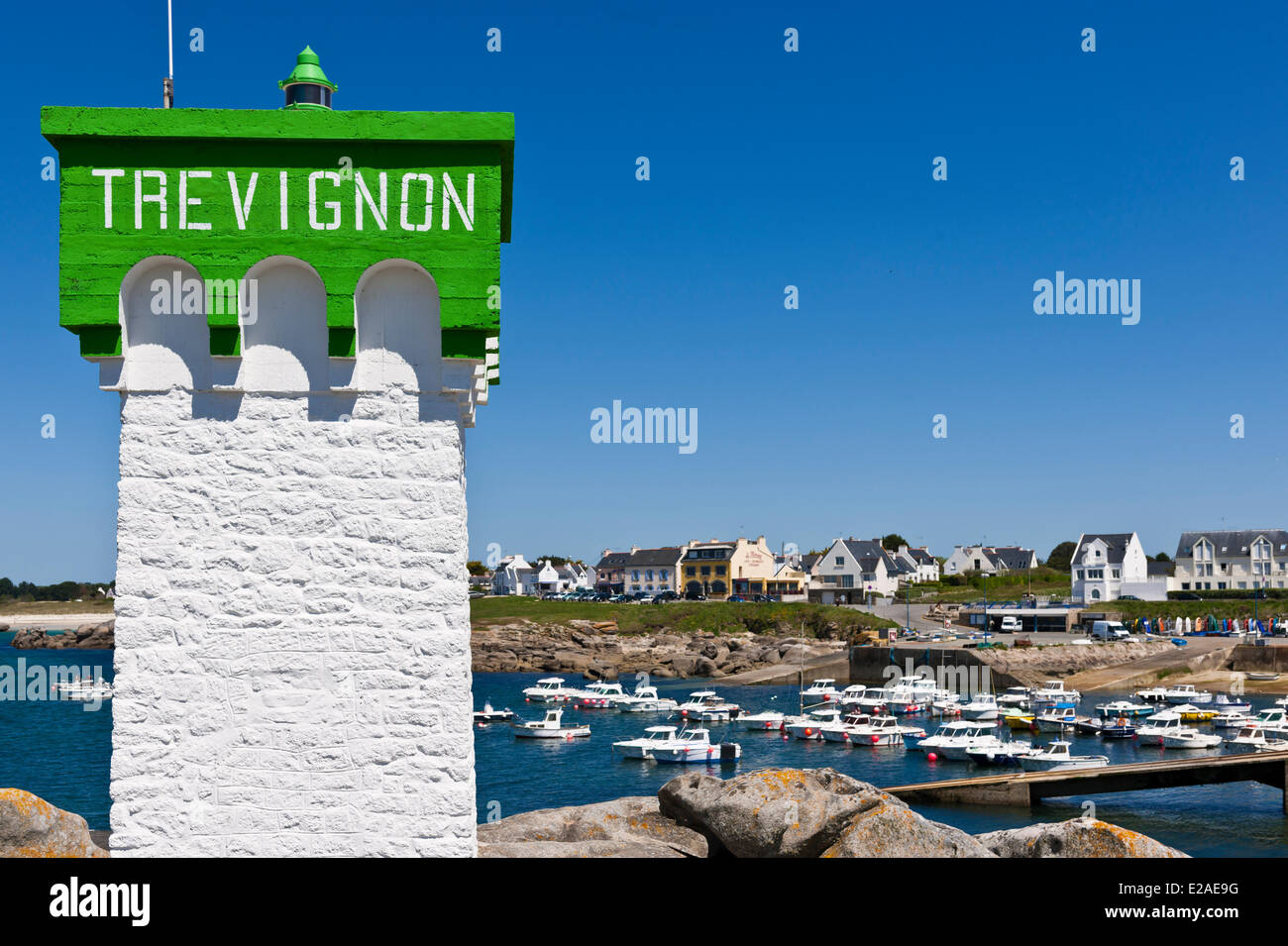 Frankreich, Finistere, Tregunc, Pointe de Trevignon, der Leuchtturm auf den Hafen-Eintrag Stockfoto