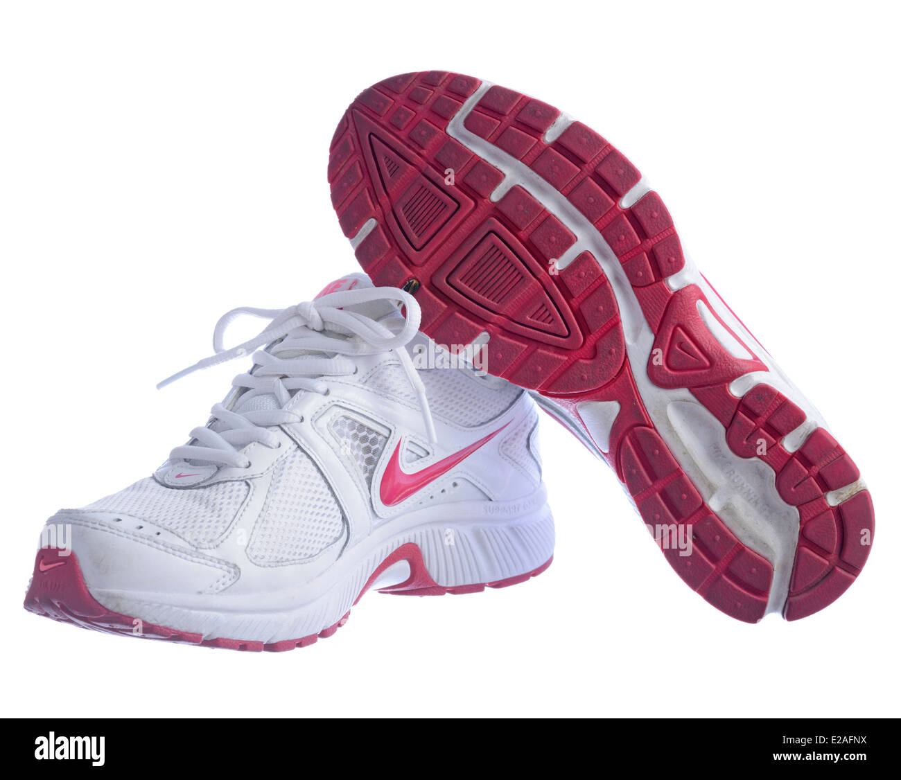 Weiße Nike Dart 9 Laufschuh isoliert auf weißem Hintergrund Stockfotografie  - Alamy