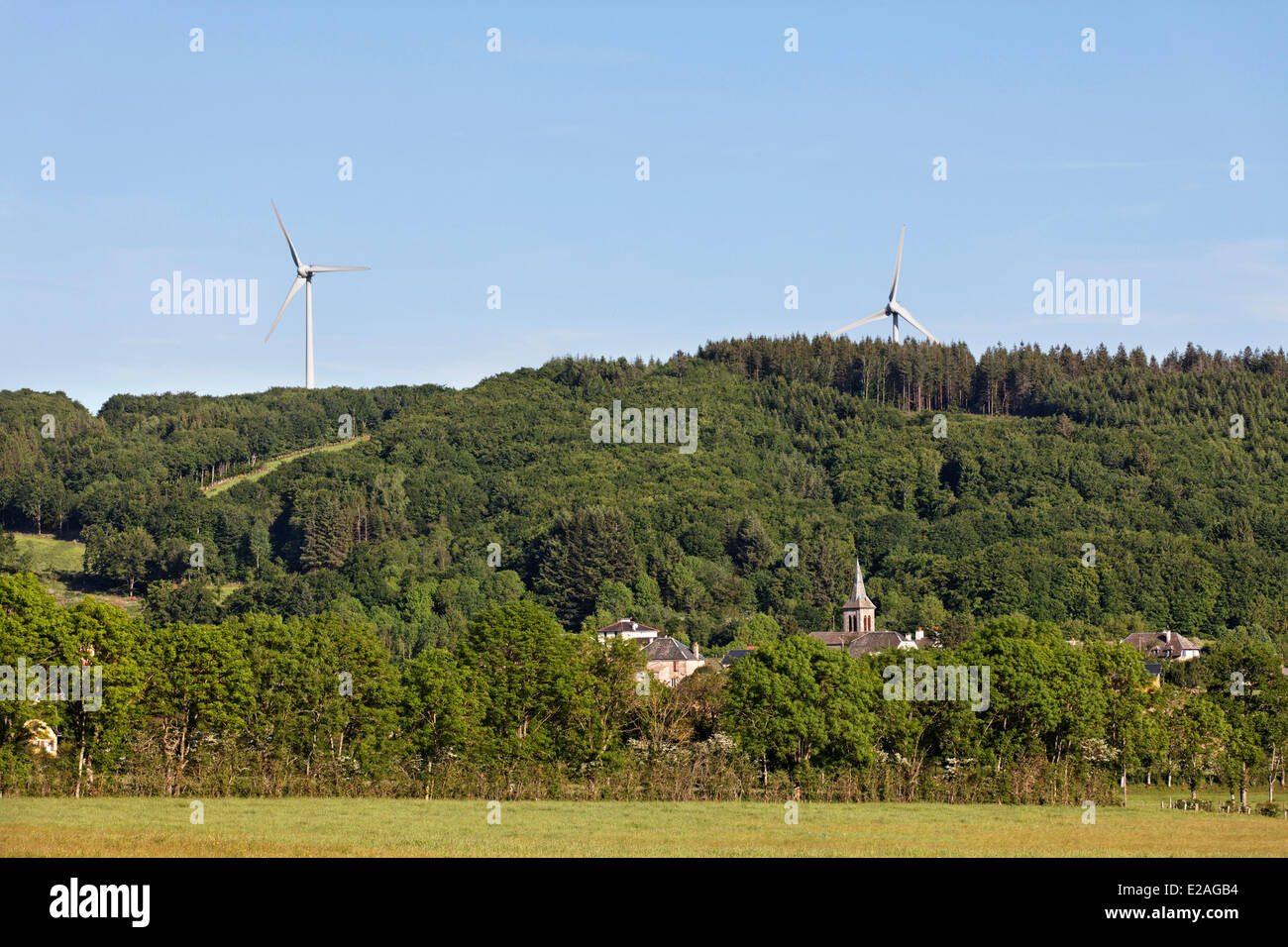 Frankreich, Aveyron, Windkraftanlagen in der Nähe der Bouloc plateau Levezou Stockfoto