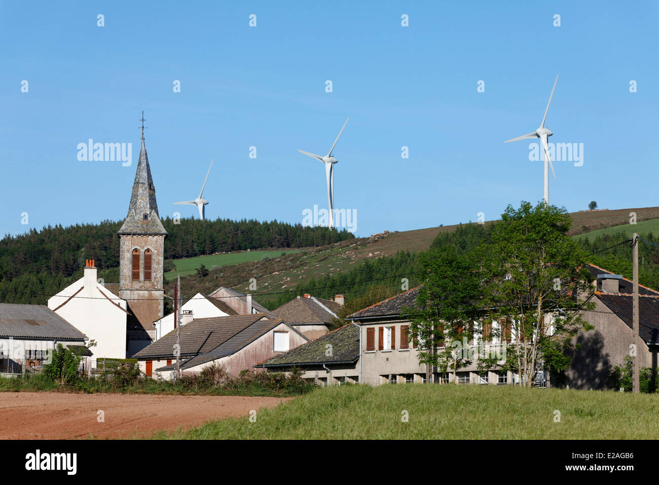 Frankreich, Aveyron, Windkraftanlagen in der Nähe der Bouloc plateau Levezou Stockfoto