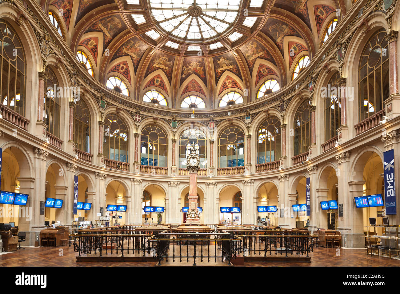 Spanien, Madrid, Börse, entworfen vom spanischen Architekten Enrique Maria Repulles y Vargas, die Inspiration in Wiens fand Stockfoto