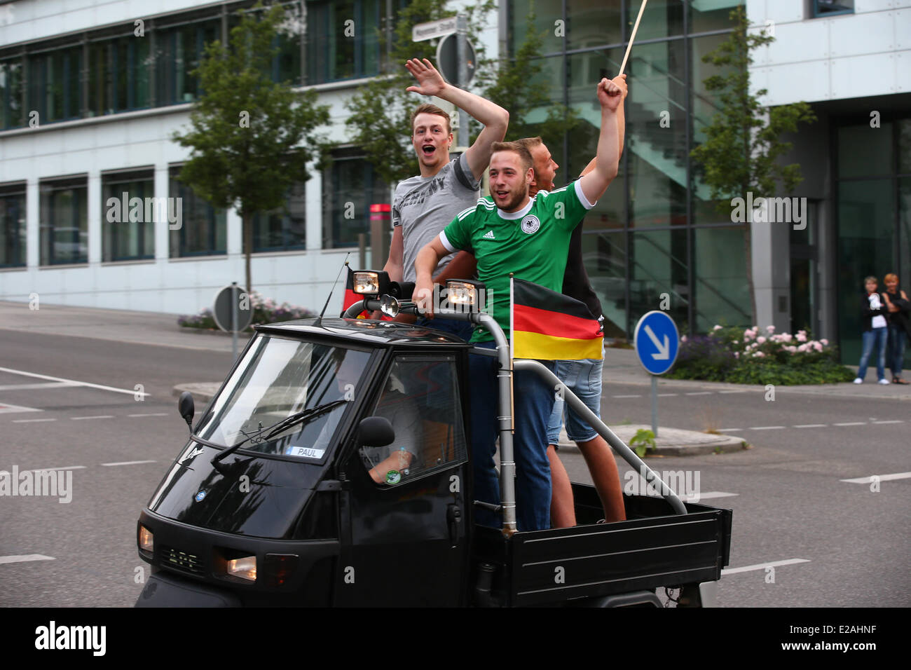 Deutsche Fußball-Fans feiert in Waiblingen, Deutschland, 16. Juni 2014. Stockfoto