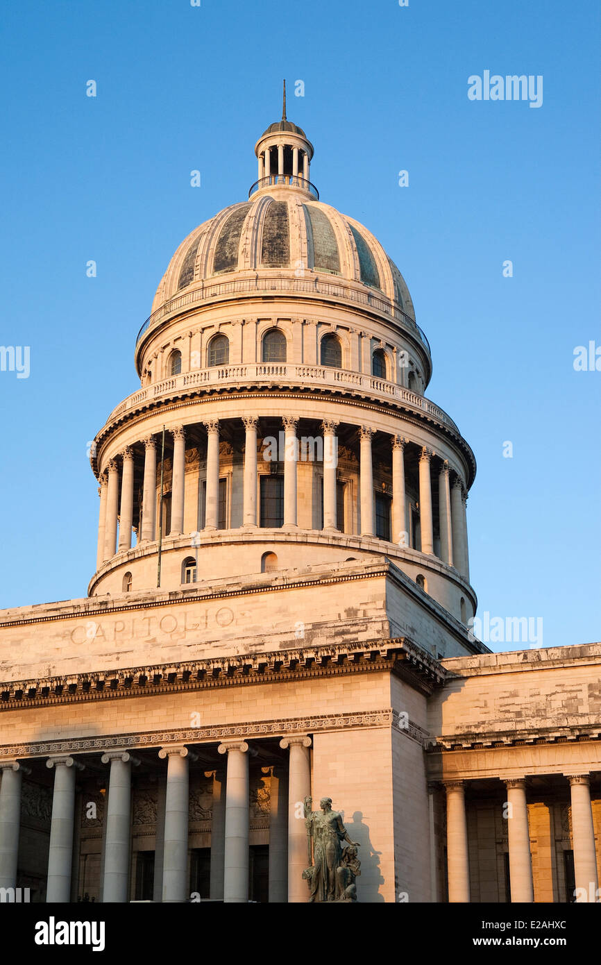 Ciudad De La Habana Provinz, Havanna, Kuba, Centro Habana District, das Capitolio Nacional (nationale Capitol) im klassizistischen Stockfoto