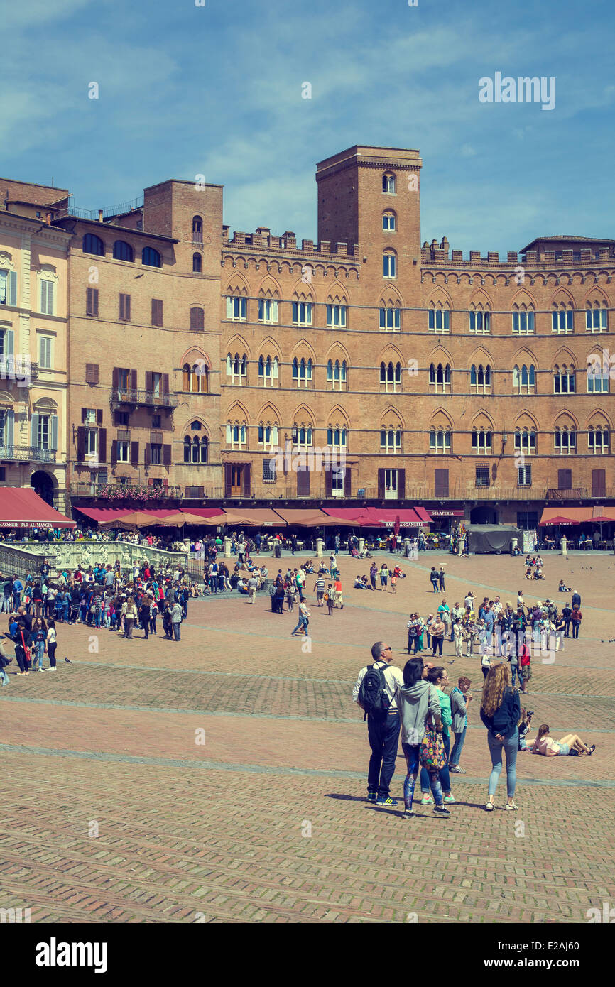 Campo-Platz mit Mangia Turm, Siena, Italien Stockfoto