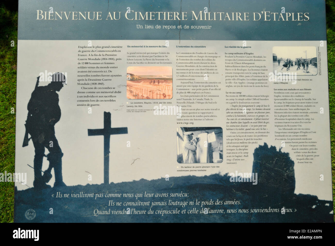Britische Militärfriedhof aus dem ersten Weltkrieg Panel präsentiert den Friedhof, Etaples, Pas-De-Calais, Frankreich Stockfoto
