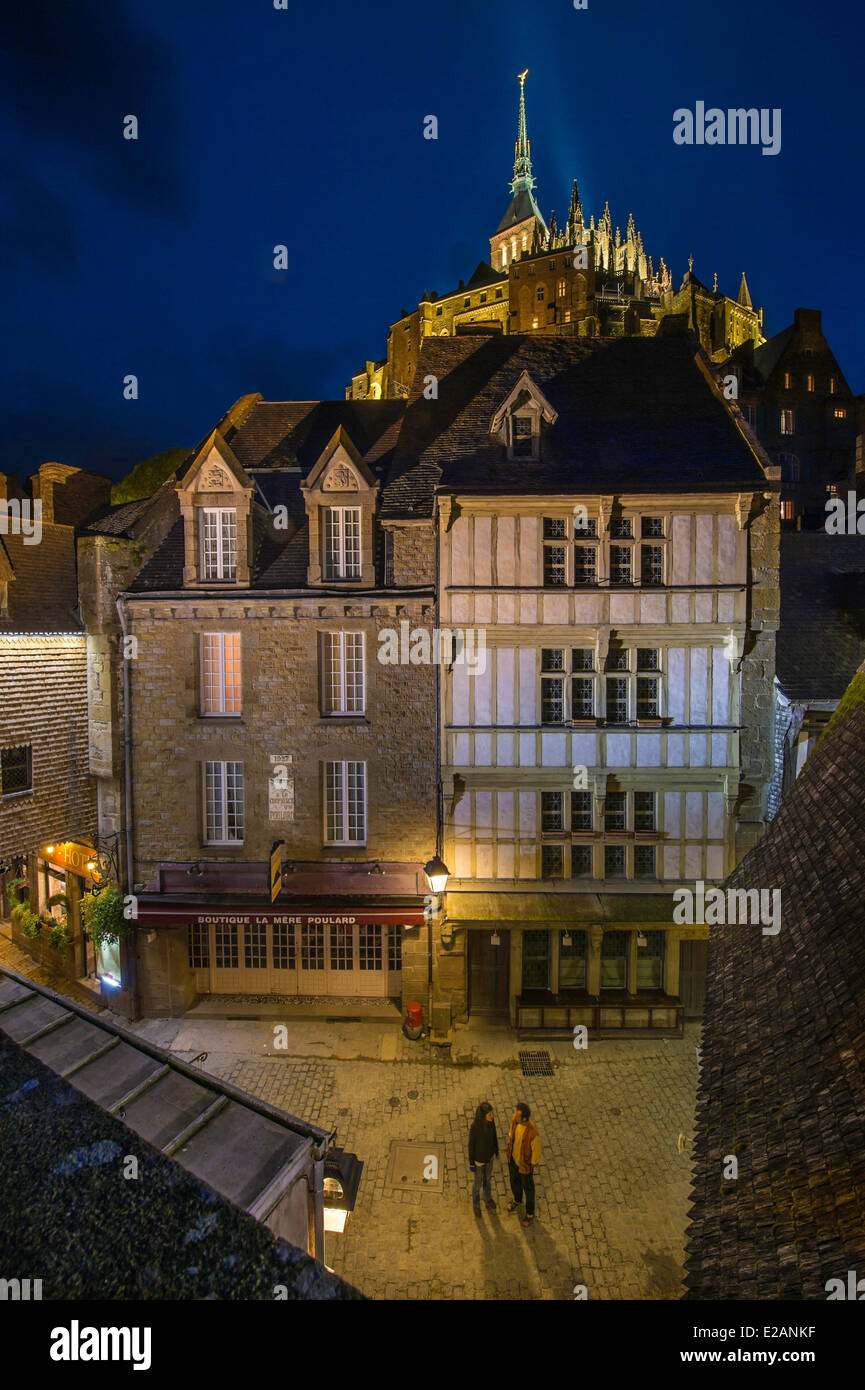 Frankreich, Manche, Bucht des Mont Saint Michel, Weltkulturerbe der UNESCO, Mont Saint Michel, Treppe, die zum Grande Stockfoto
