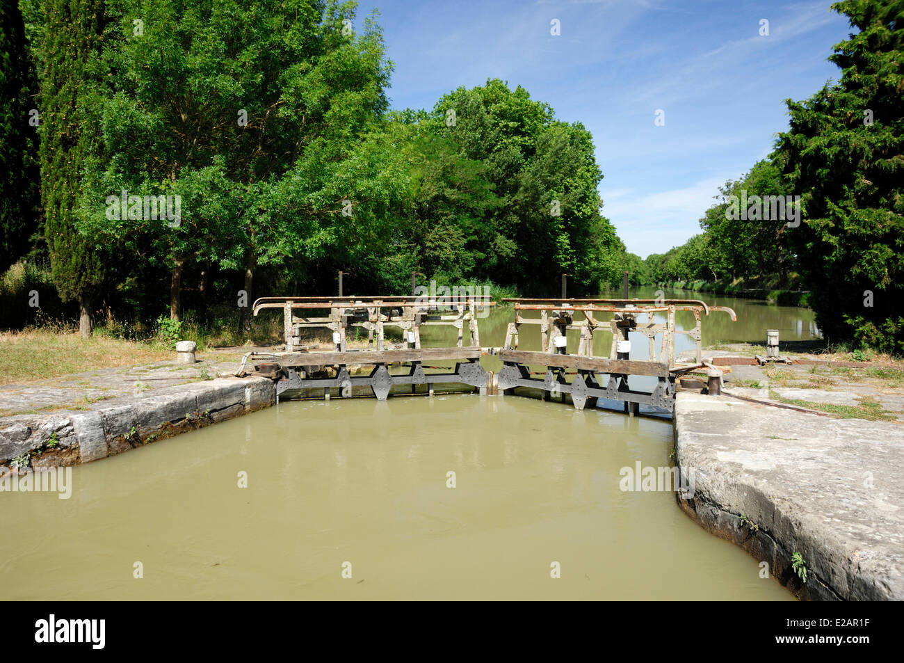 Aude, Frankreich, Carcassonne, The La Douce Sperre auf dem Canal du Midi als Weltkulturerbe der UNESCO gelistet Stockfoto