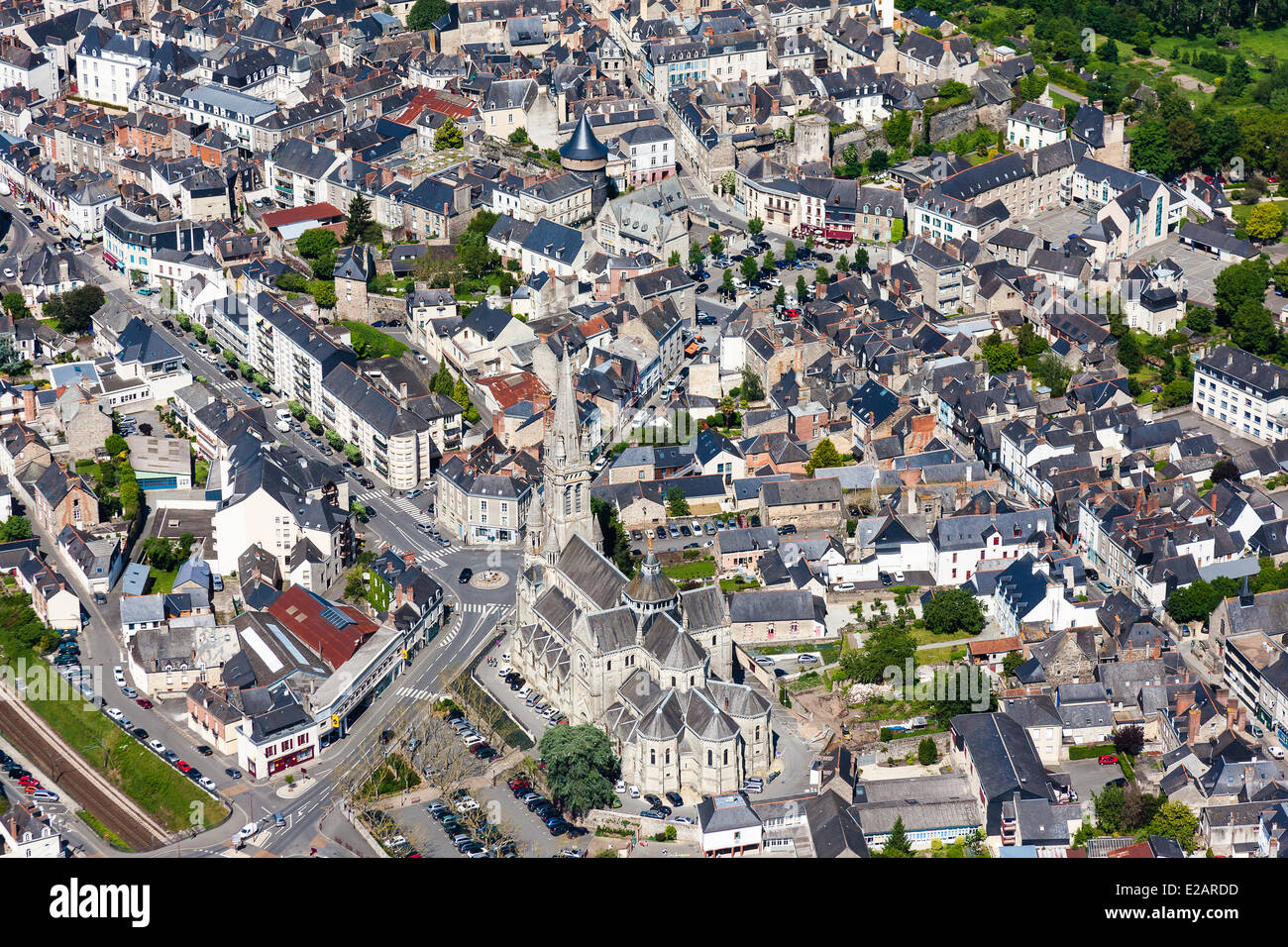 Frankreich, Ille et Vilaine, Vitre, Saint-Martin-Kirche (Luftbild) Stockfoto