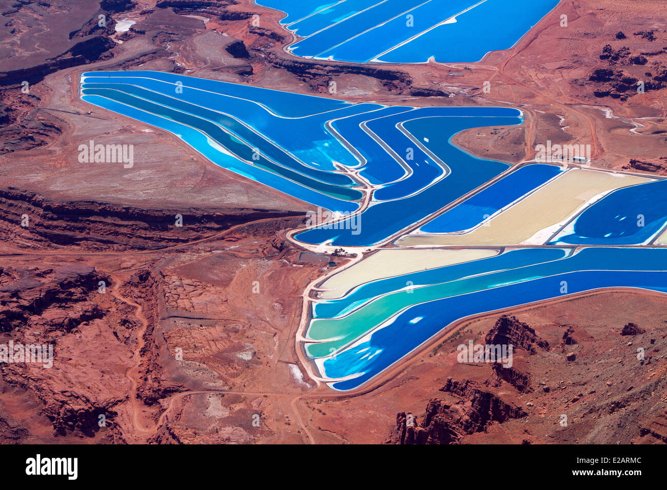 Potash evaporation ponds Fotos und Bildmaterial in hoher Auflösung