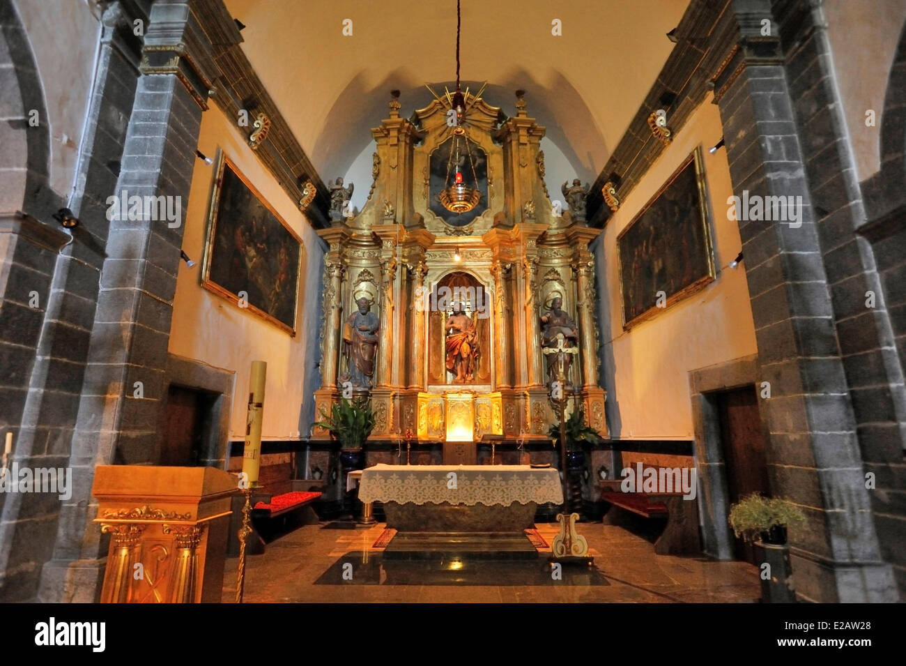 Spanien, Balearen, Mallorca, Deia, Altar der Kirche Stockfoto