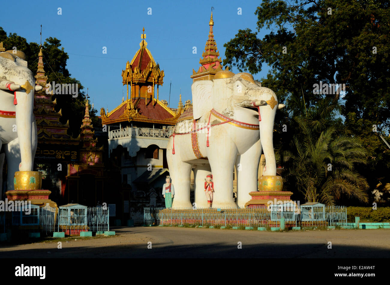 Myanmar (Burma), Sagaing Division, Monywa, Pagode von Thanboddhay, Bj. 1939-1958, enthält 582 363 Buddhastatuen Stockfoto