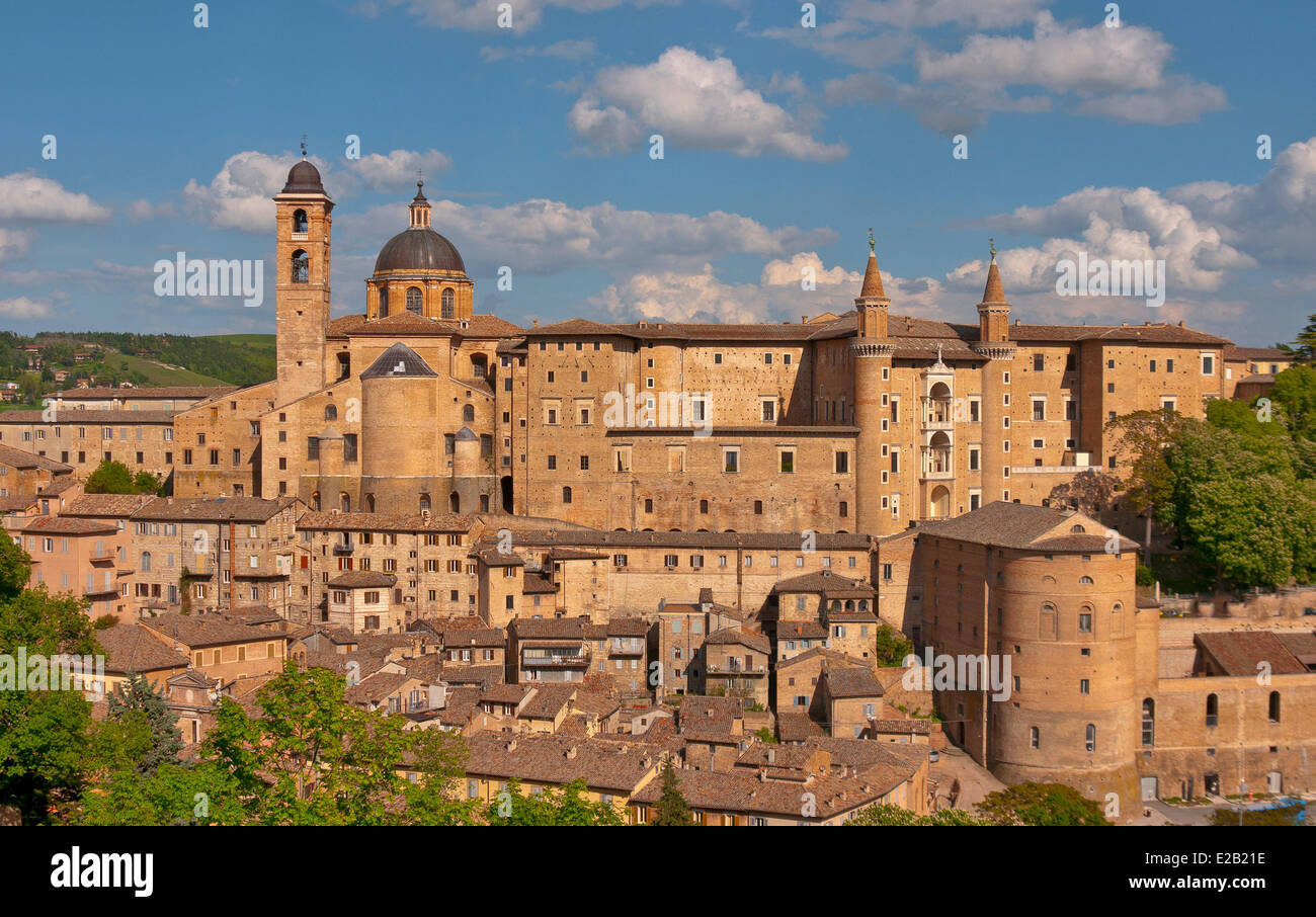 Italien, Marken, Urbino, Palazzo Ducale, aufgeführt als Weltkulturerbe der UNESCO, Türme, Luciano Laurana zugeschrieben Stockfoto