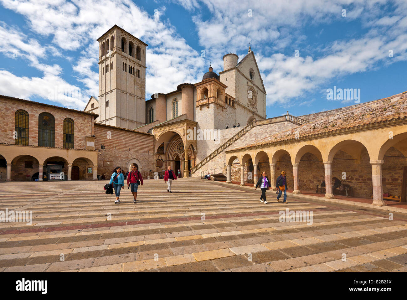 Italien, Umbrien, Assisi, Basilika des Heiligen Franziskus positionieren 12.Jahrhundert, Weltkulturerbe der UNESCO, unten Stockfoto