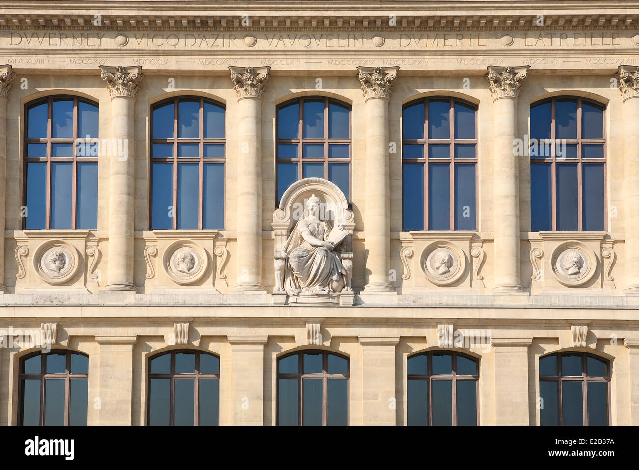 Frankreich, Paris, Fassade der großen Galerie der Evolution im Jardin des Plantes (Botanischer Garten) Stockfoto