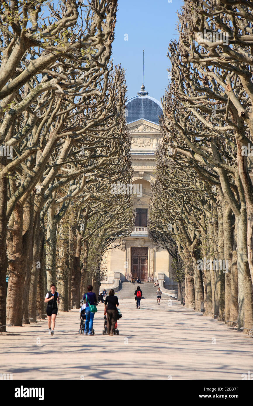 Frankreich, Paris, die Gassen des Jardin des Plantes (Botanischer Garten) und die große Galerie der Evolution der nationalen Stockfoto