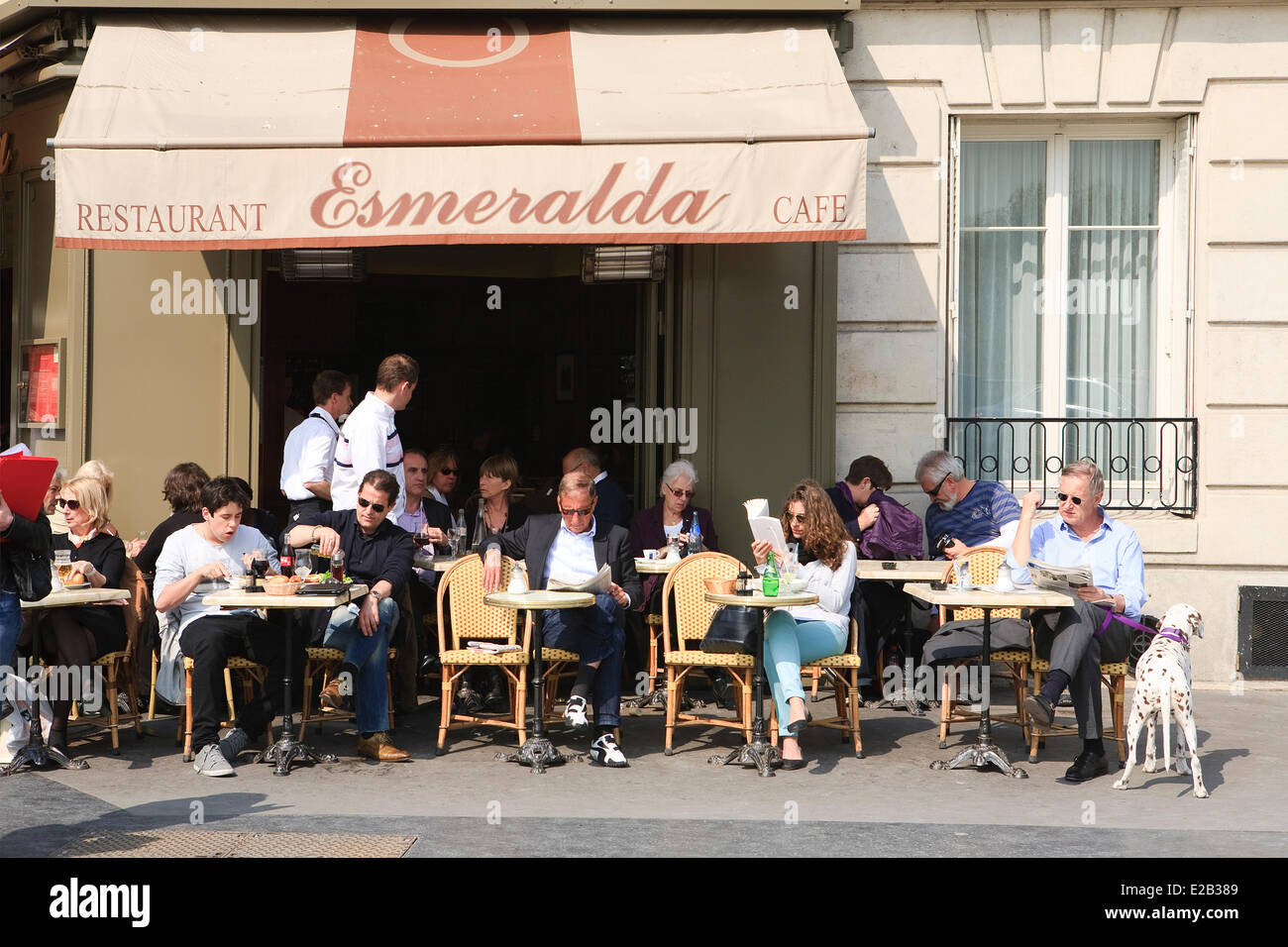 Frankreich, Paris, Terrasse der Cafe Esmeralda befindet sich auf der Île De La Cité in der Nähe der Kathedrale Notre Dame de Paris Stockfoto