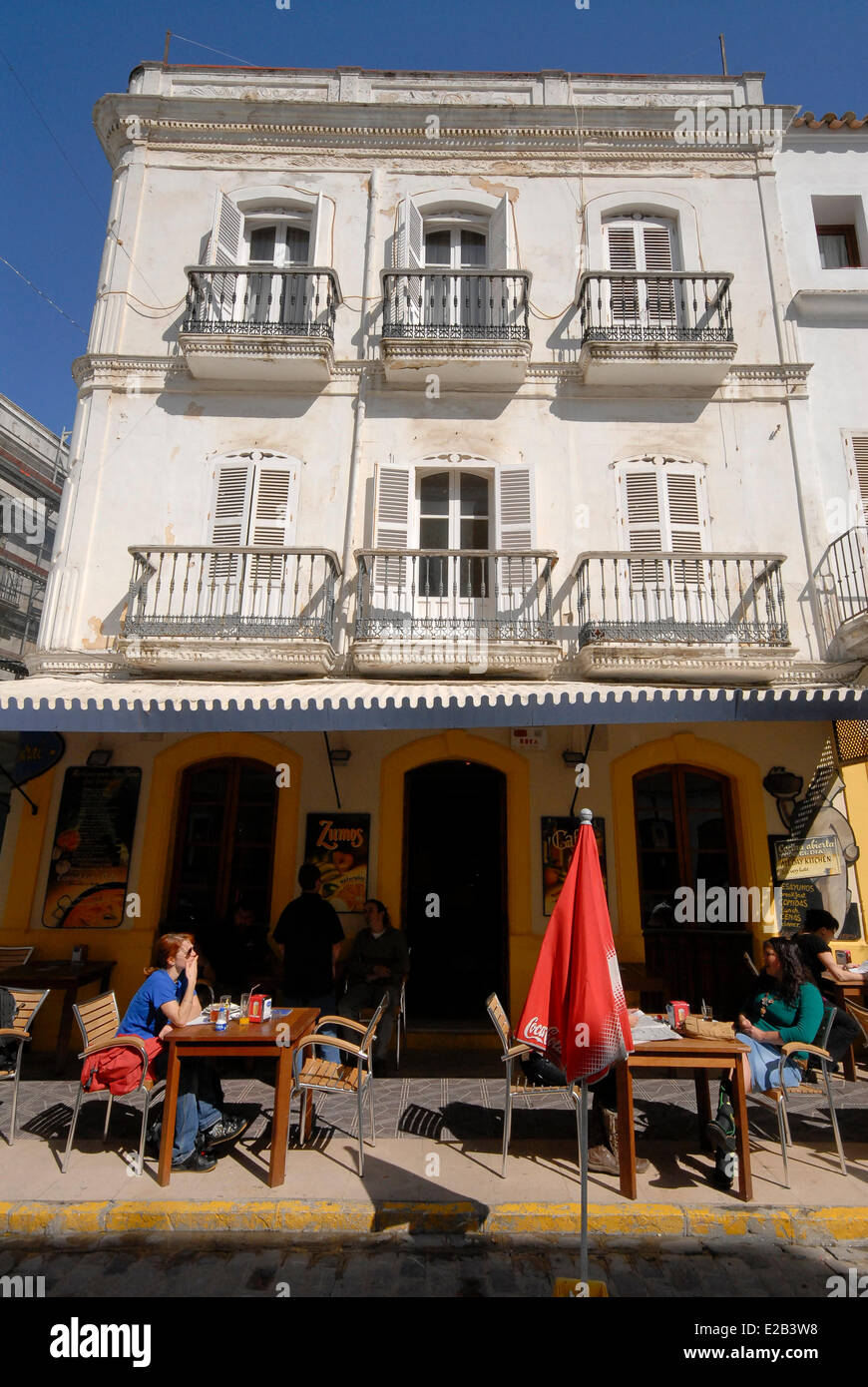 Spanien, Andalusien, Costa De La Luz, Tarifa, zentrale Caféterrasse Stockfoto