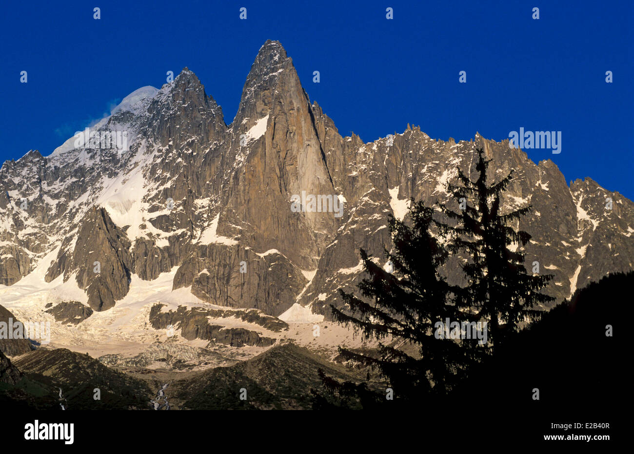 Frankreich, Haute Savoie Mont Blanc Massivs, Chamonix, Aiguillle Verte (4122 m) et Drus von Les Praz Stockfoto