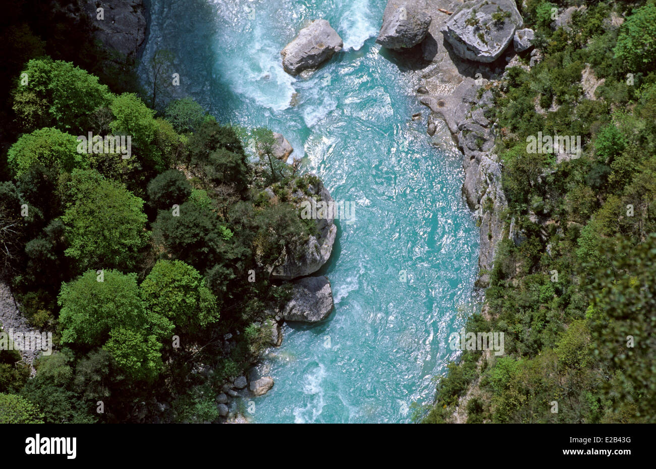 Frankreich, Alpes de Hautes Provence, Gorges du Verdon, La Palud Sur Verdon, Fluss Verdon und Escales Klippen Stockfoto