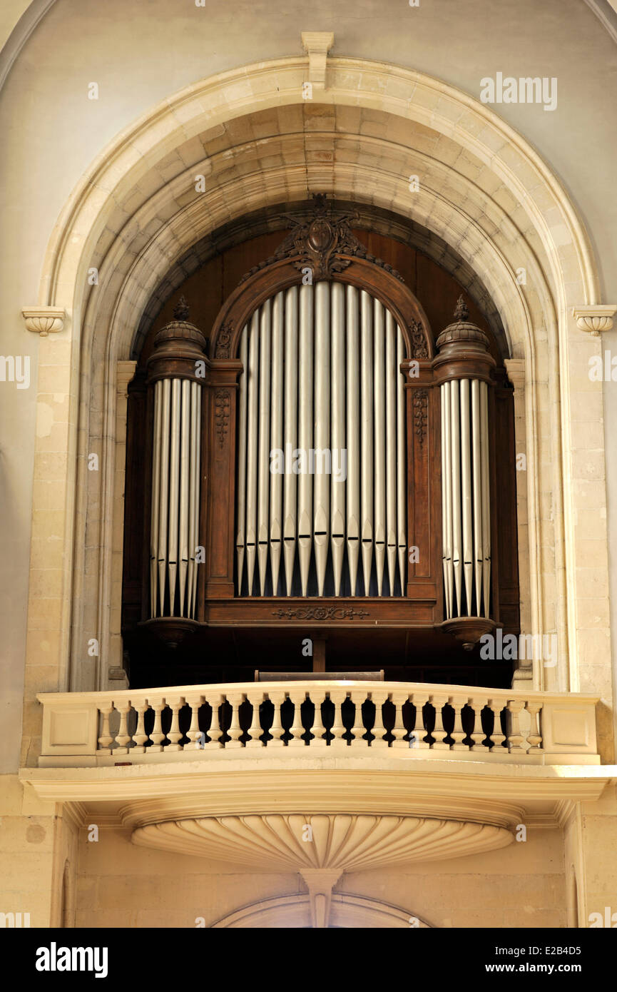 Frankreich, Pas-De-Calais, Objektiv, Kirche St. Leger, Orgel über dem Eingang Stockfoto