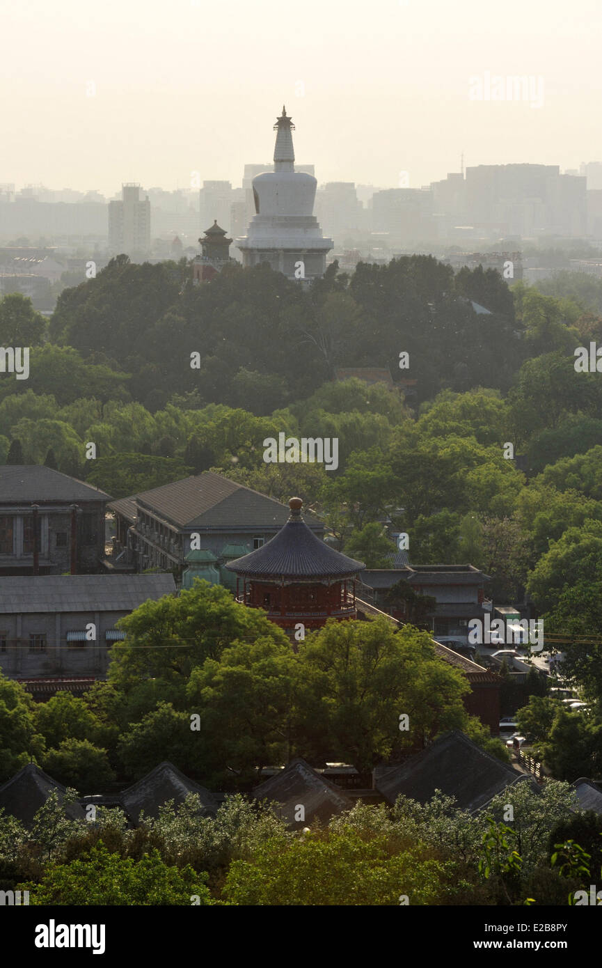 China, Peking, Innenstadt, Qiong Hua Insel im Beihai-Park, Weiße Dagoba Stockfoto