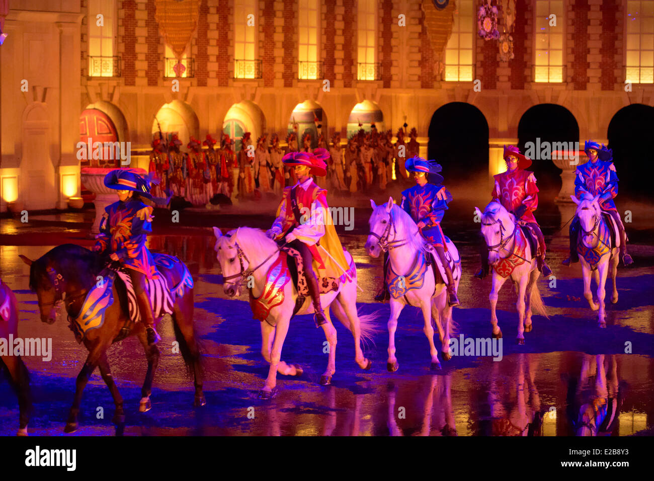 Frankreich, Vendee, Les Epesses, Le Puy du Fou Vergnügungspark Richelieus Musketiere Show im Grand Carrousel Gebäude Stockfoto