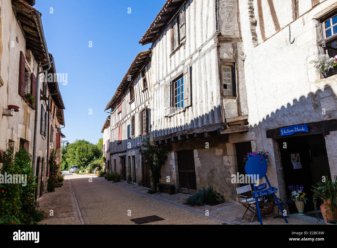 Frankreich, Dordogne, Perigord Vert, Saint Jean de Cole, gekennzeichnet die schönsten Dörfer Frankreichs, Straße Stockfoto