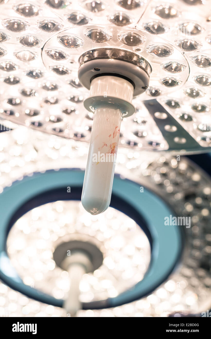 Dieses Licht ist im OP-Saal Stockfoto