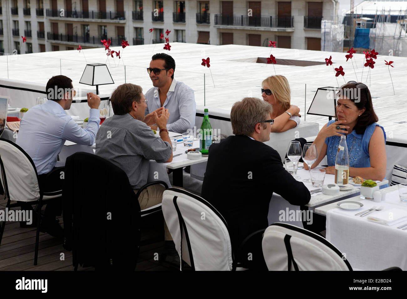 Frankreich, Paris, Hotel Plaza Athenee, Terrasse Montaigne, La Maison Blanche Stockfoto