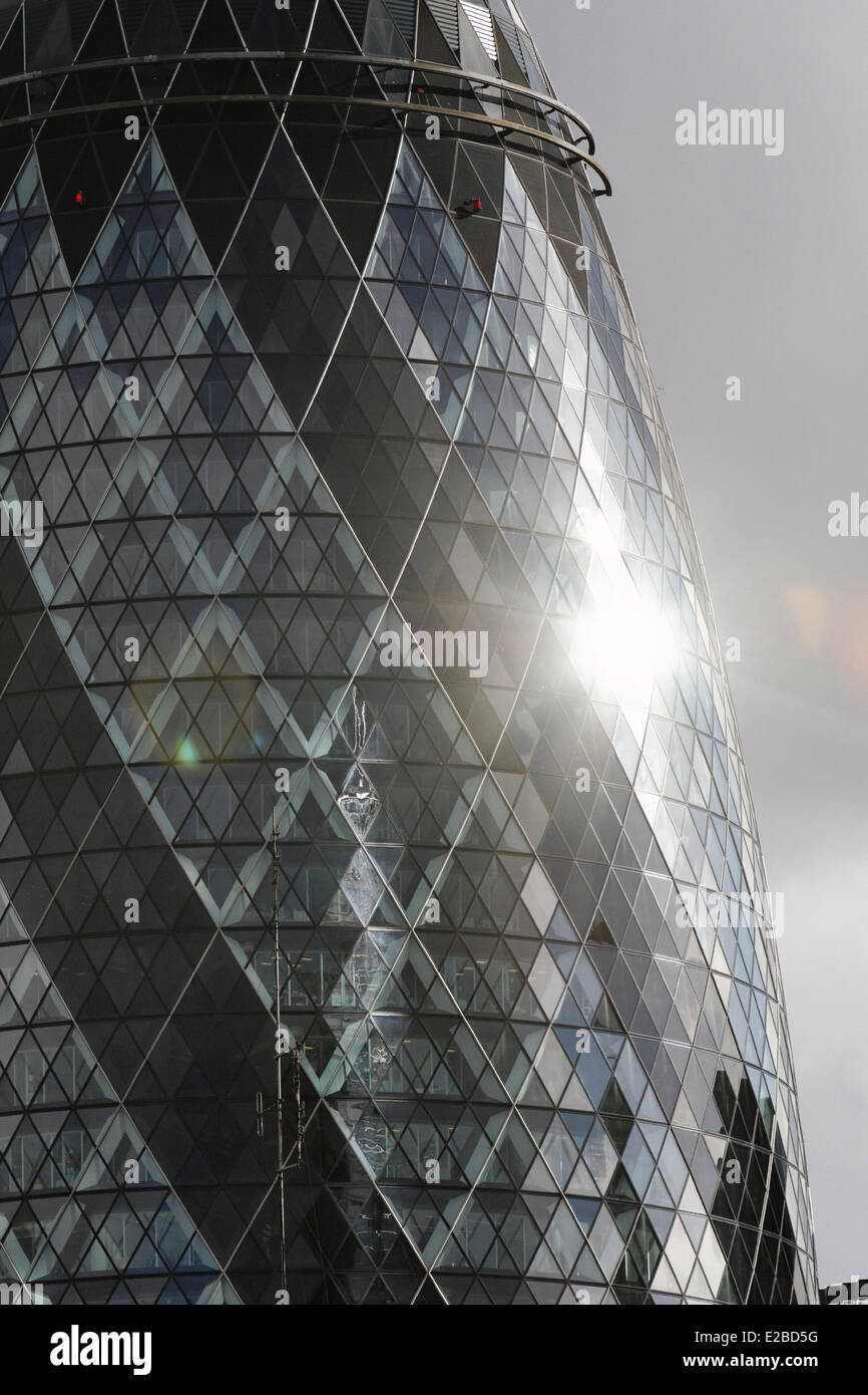 Vereinigtes Königreich, London, Swiss Re Gebäude den Spitznamen The Gherkin des Architekten Norman Foster Stockfoto