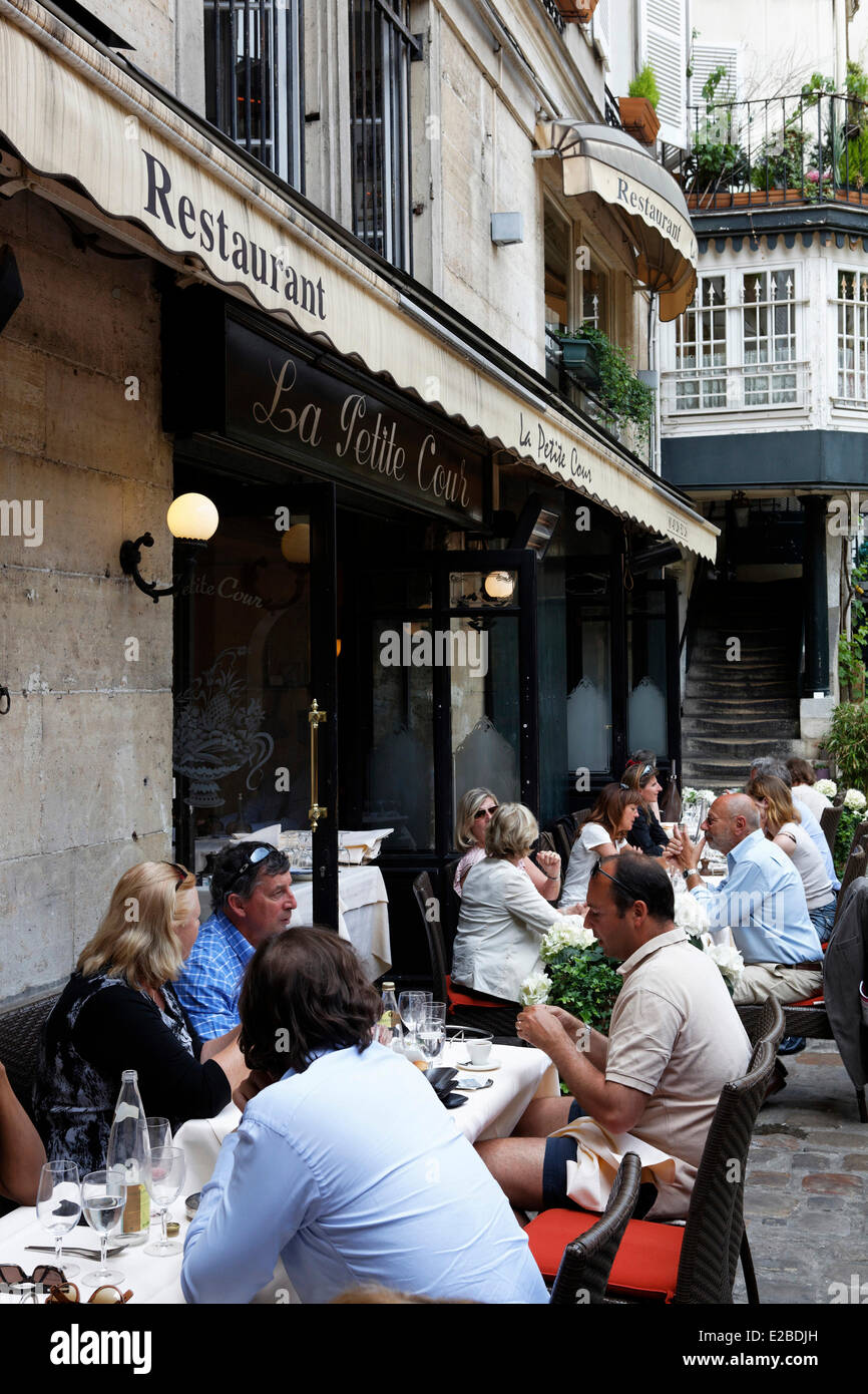 Frankreich, Paris, Restaurant La Petite Cour, 8 Rue Mabillon Stockfoto