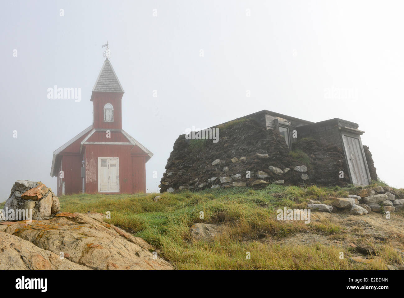 Grönland, Upernavik, traditionellen Rasen Haus und alte Kirche Stockfoto