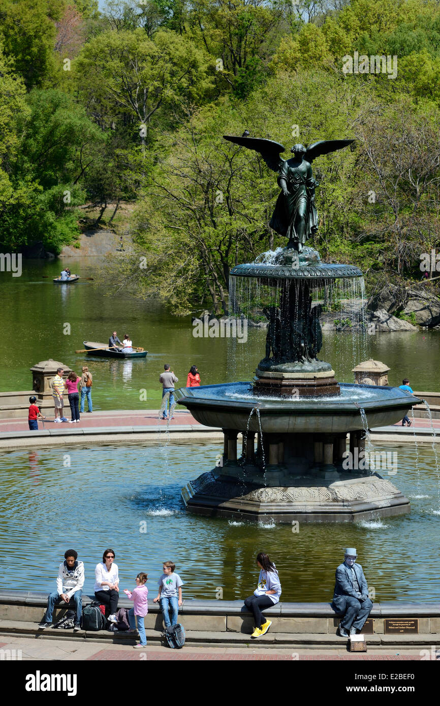 Vereinigte Staaten, New York City, Manhattan, Central Park, Engel der Wasser-Brunnen (Bethesda Fountain) entworfen von Emma Stebbins 1868 auf der Bethesda Terrasse Stockfoto