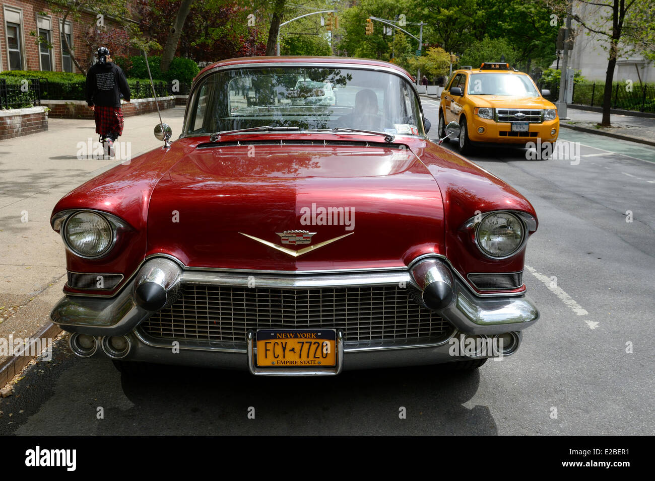 Vereinigte Staaten, New York City, Manhattan, Greenwich Village, Oldtimer Cadillac am Washington Square Stockfoto