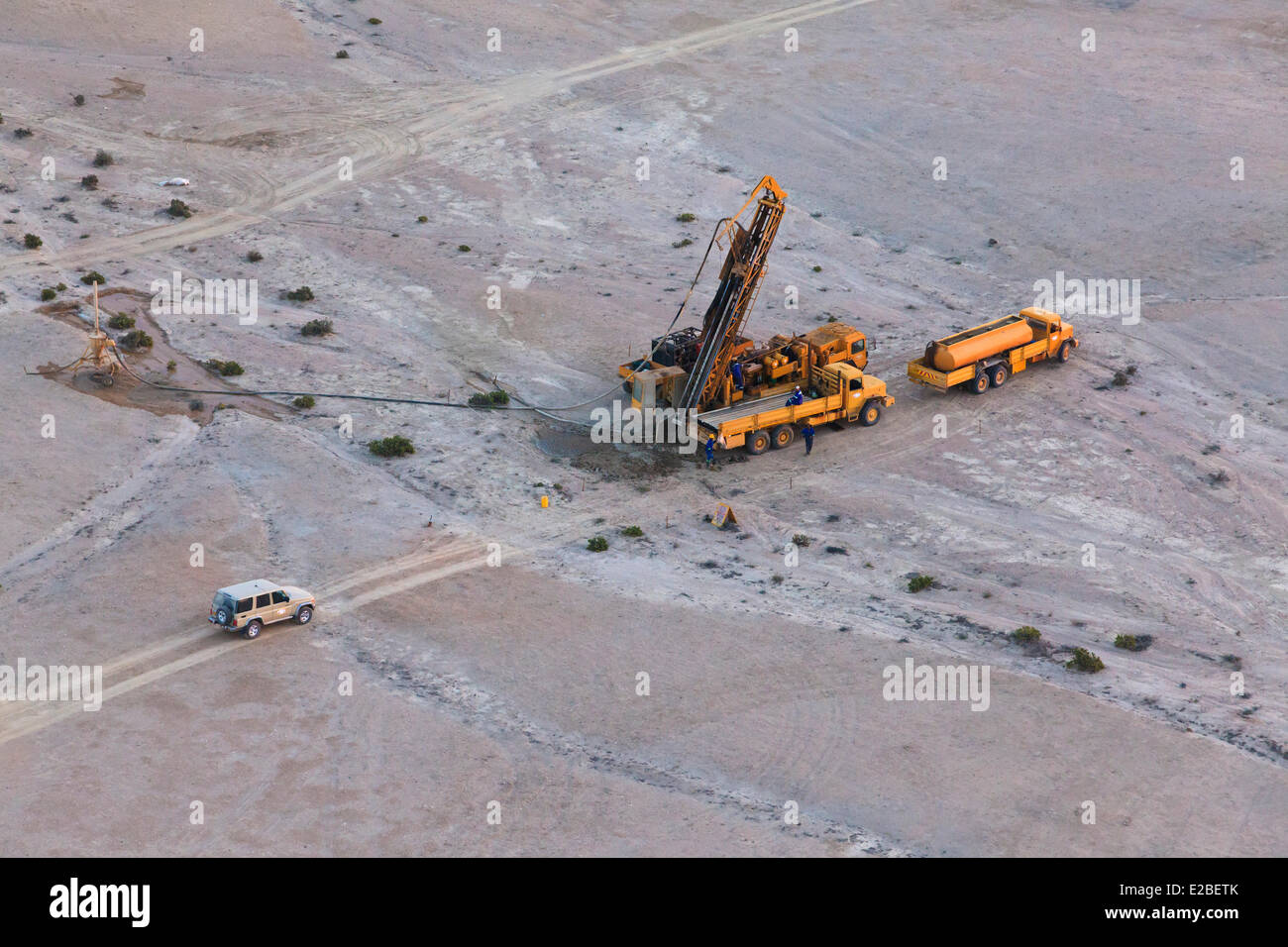 Namibia, Erongo Region Bohren für Uranexploration in der Nähe von Sawakopmund drei Uranminen: Trekkopje Mine für Areva, ehemals Uramin, Rossing und Langer Heinrich (Luftbild) Stockfoto